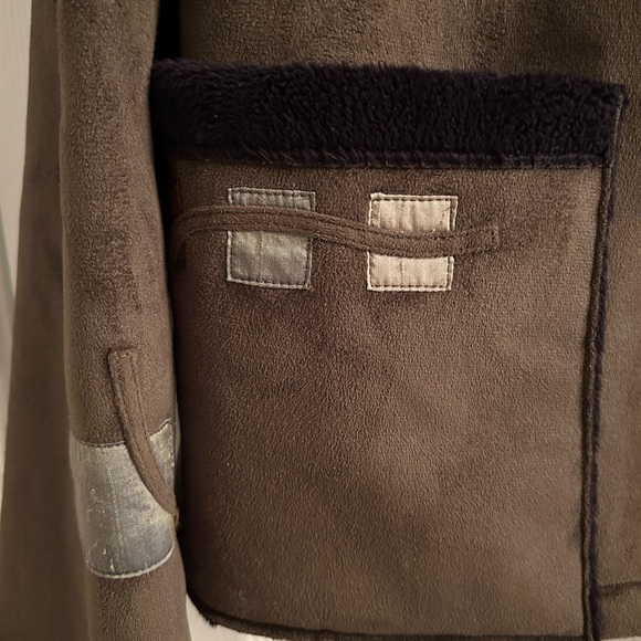 Icelandic Design Jacket / Coat with Geometric cutouts in Olive Green & Black - Picture 4 of 7